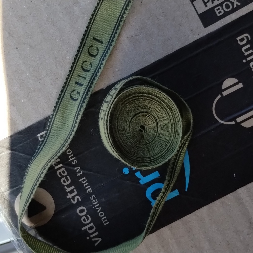 3$ run. gucci gift ribbon